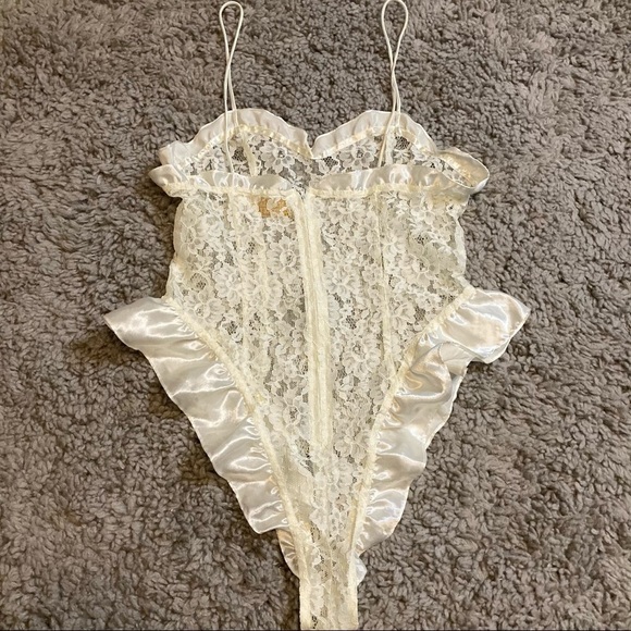 VINTAGE Gold Label VS White Lace Teddy Bodysuit - Picture 6 of 13